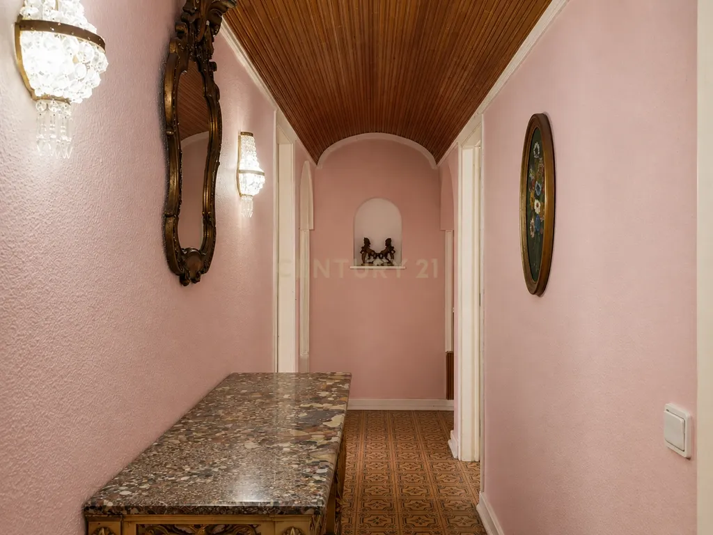 Moradia Isolada T5 de 300 m2 num lote de 900m2 - Image 13
