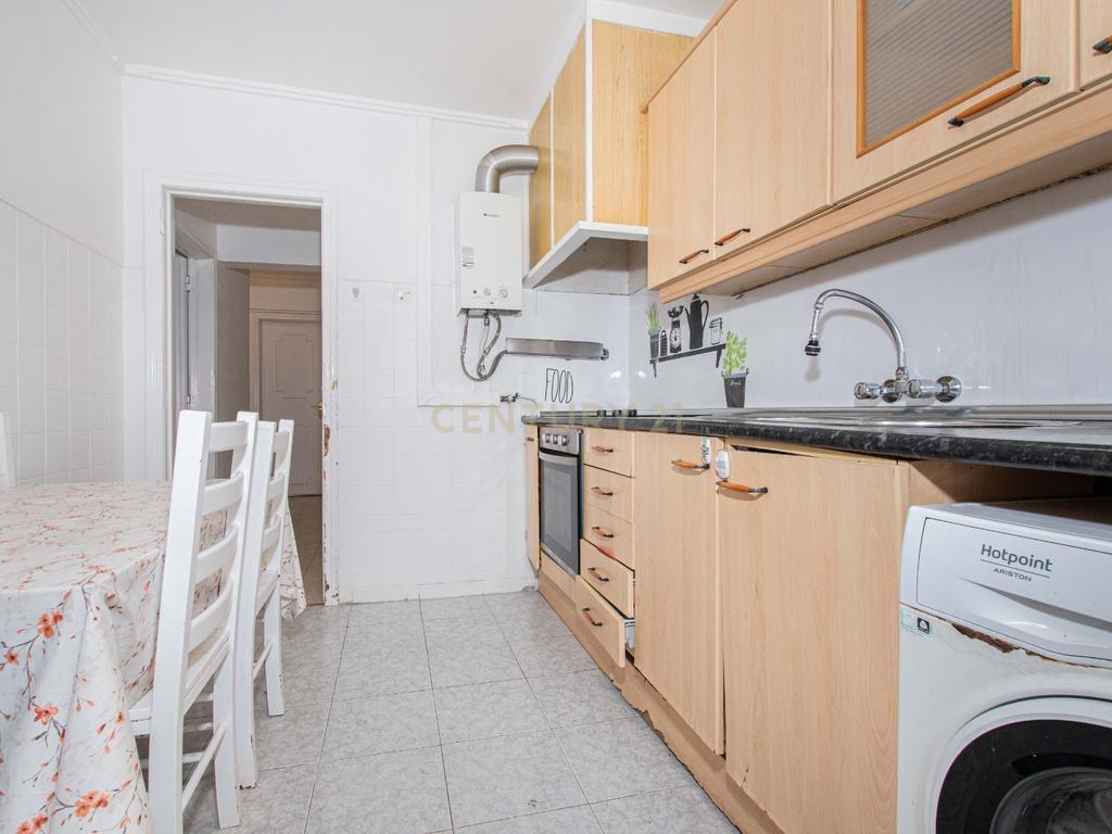 Apartamento T2/cave em Sintra: Conforto e Acessibilidade  - Image 9