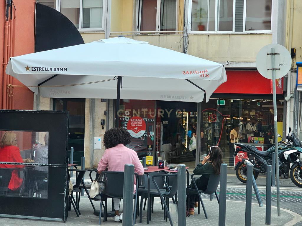 Restaurante - Snack Bar com esplanada em Lisboa - Image 2