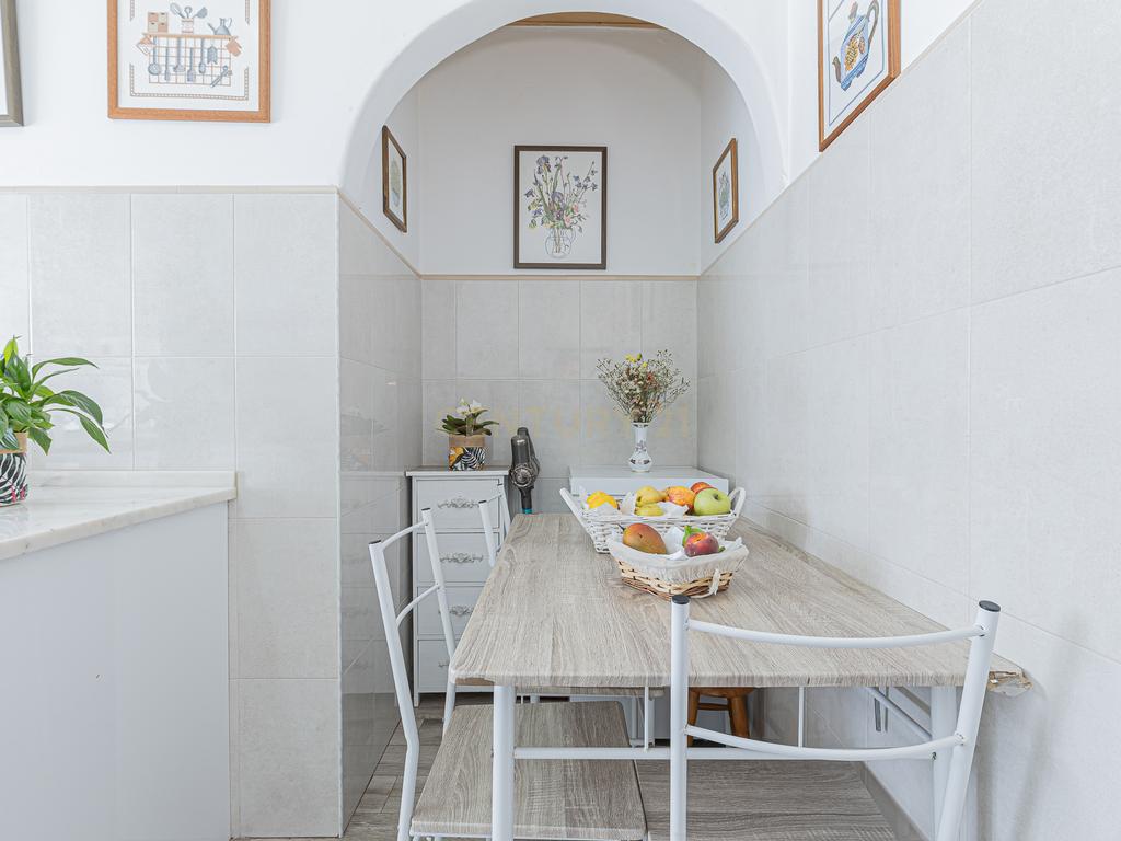 Apartamento T2 parcialmente renovado — Porto Salvo - Image 18