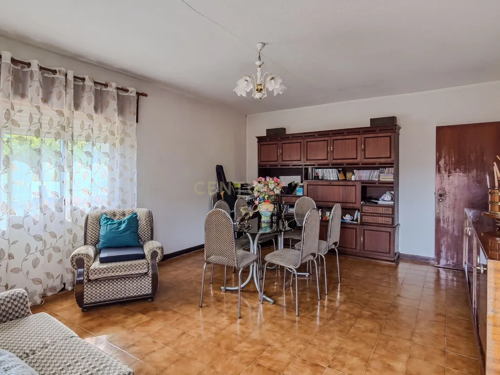 Moradia Bifamiliar T3+T3 em São Pedro da cova – Espaço, Tranquilidade e Conforto - Image 46