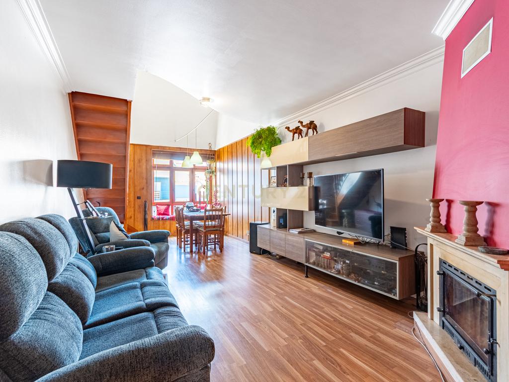 Exclusivo T4 Duplex na Urbanização da Cavaleira | 205 m² de Área Total | Parqueamento - Image 1