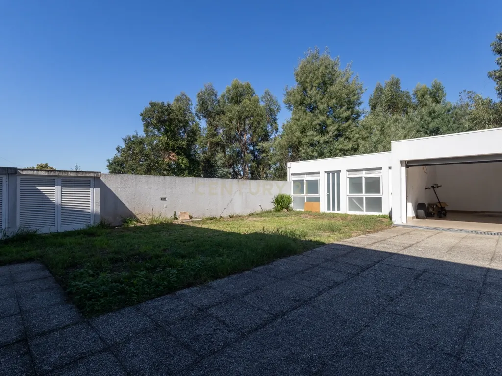 Moradia T3 de Excelência na Maia| 398 m² | 3 Suítes | Garagem para várias Viaturas - Image 12
