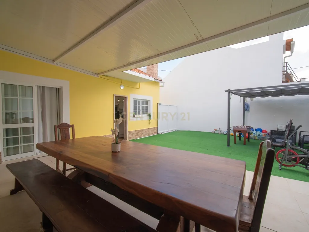 Moradia T2 Renovada, com 119 m² de Logradouro - Image 20