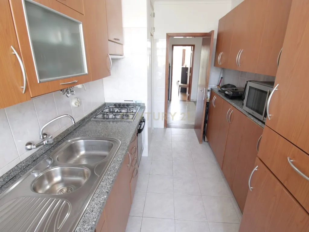 Apartamento T3 com Vista Serra em Alcabideche – Cascais - Image 2