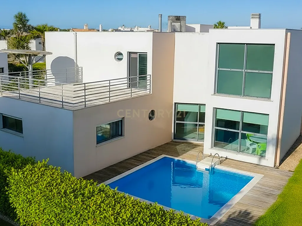Moradia T3 com Piscina Privativa | Viver com tranquilidade no Palmela Village - Image 1