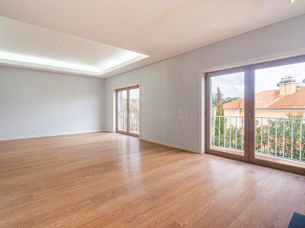 Fabulosa Moradia em Gaveto com Jardim - Image 16