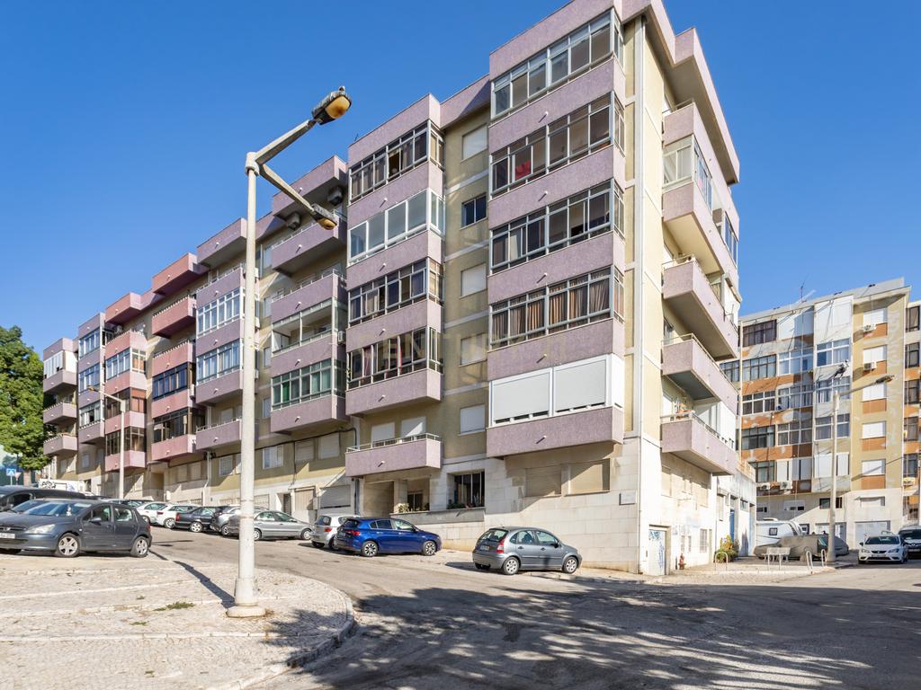 Apartamento T3 em Almada com Excelente Localização - Image 3