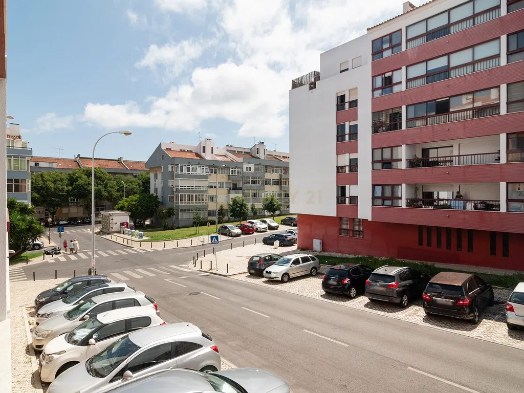 T2 com garagem e varanda no parque dos Poetas em Oeiras - Image 15