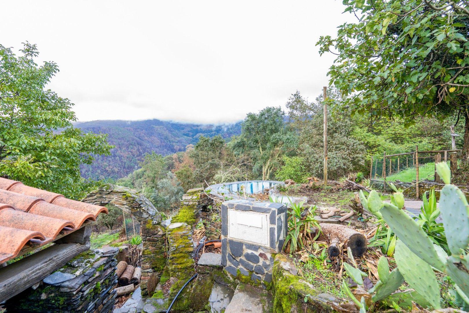 Fotografia 12 de Moradia Rústica em Pedra– 2 Quartos | Piscina | Terreno em  Vaqueirinho, Lousã