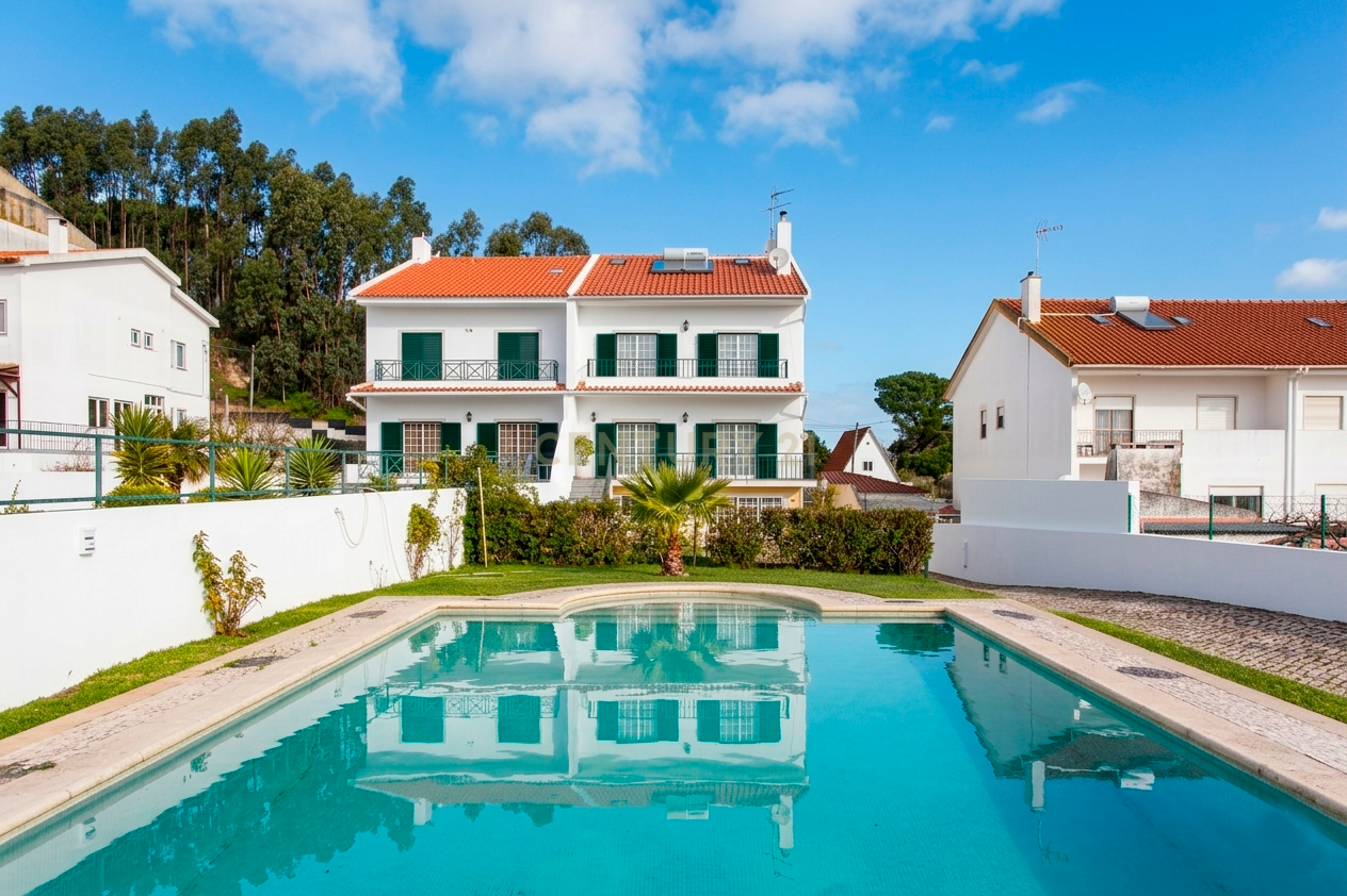 Moradia T5 para com 850m² de Terreno e Piscina - Sintra e Lisboa.