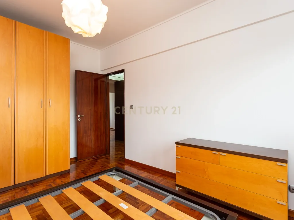Apartamento T2 em Sacavém, Loures - Oportunidade Única! - Image 17