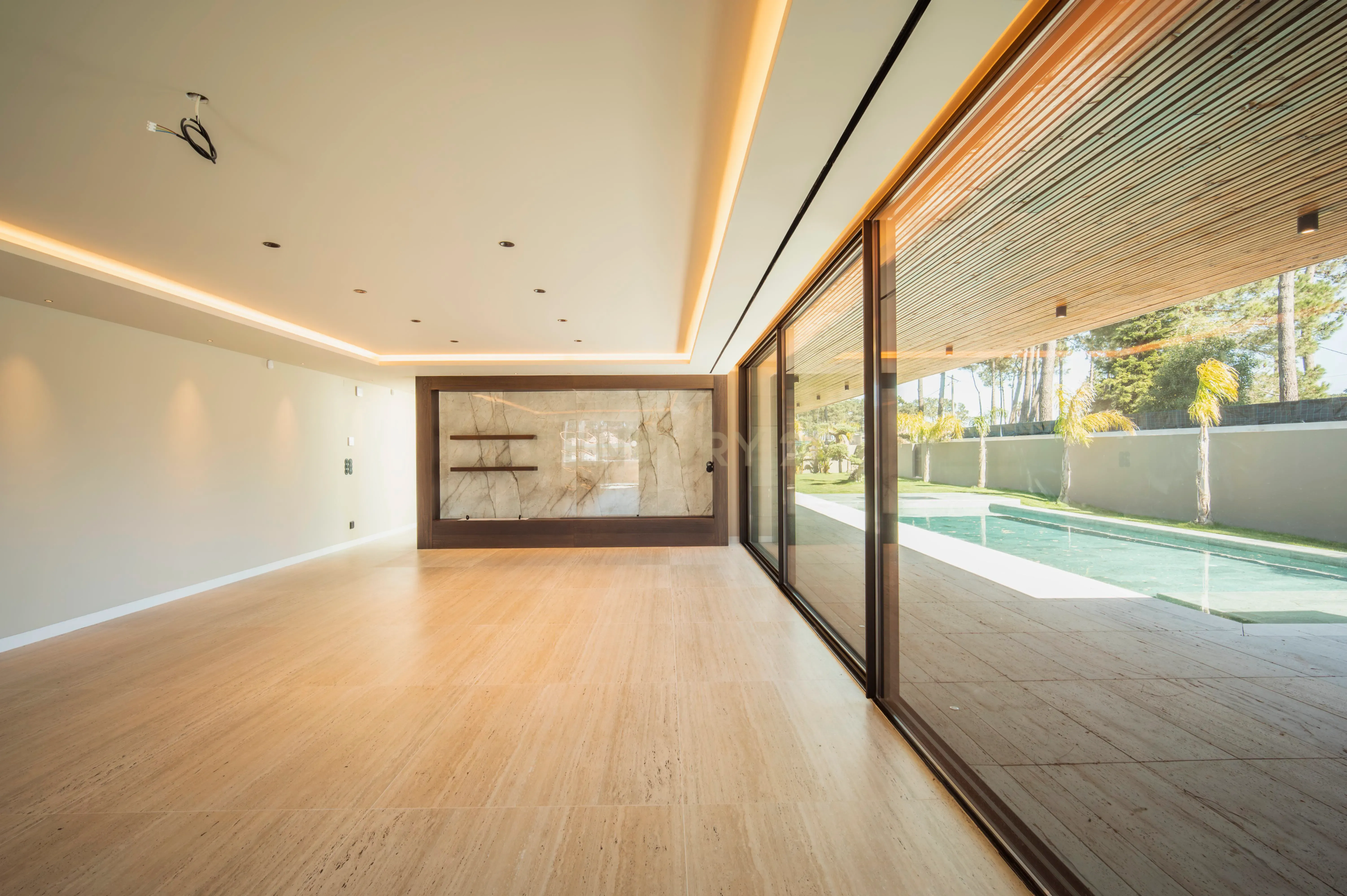 Fotografia 9 de Moradia T4 na Verdizela — Design, Luz e Piscina num Terreno de 1.032 m²