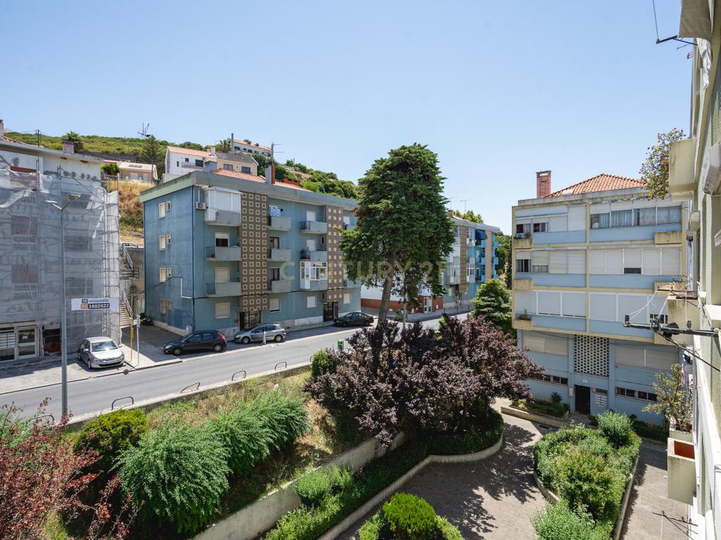 T2 Luminoso na Vila da Apelação – Espaço, Conforto e Potencial - Image 26