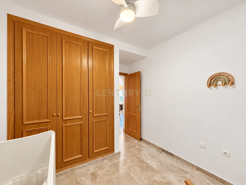 Apartamento totalmente renovado com terraço de 20 m² e piscina em Bonalba - Image 27