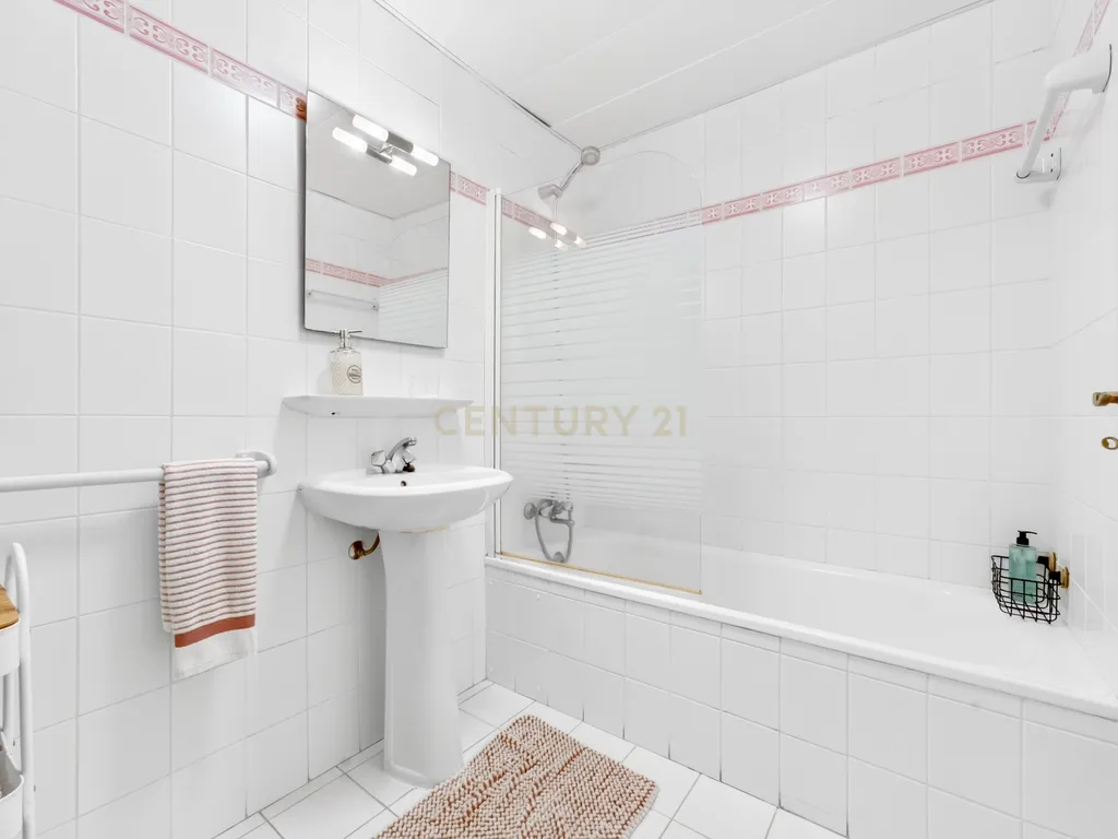Apartamento T3 em Câmara de Lobos - Vista Mar Definitiva - Image 29