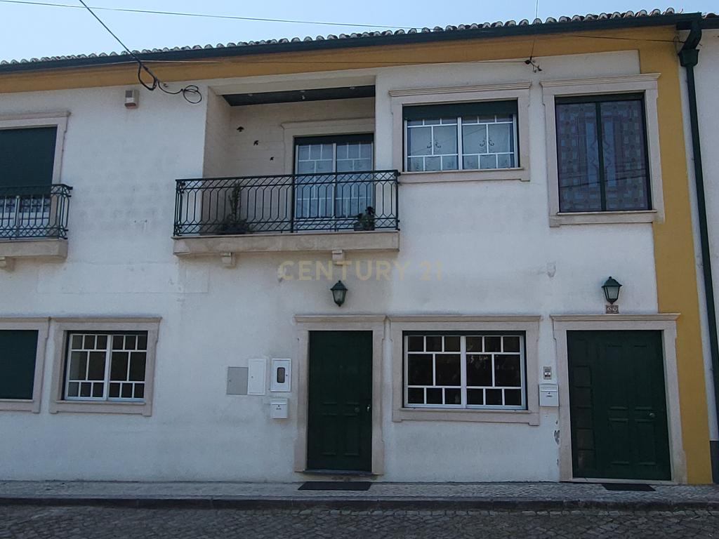 Arrendamento de apartamento T2 renovado com suite - Cova do Ouro - Coimbra - Image 1