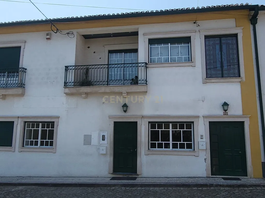 Arrendamento de apartamento T2 renovado com suite - Cova do Ouro - Coimbra - Image 1