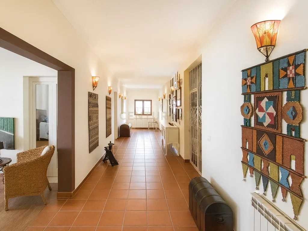 Oportunidade Única! Elegante Moradia + Apartamento T2 + Espaço + Funcionalidade = Qualidade de Vida. - Image 17