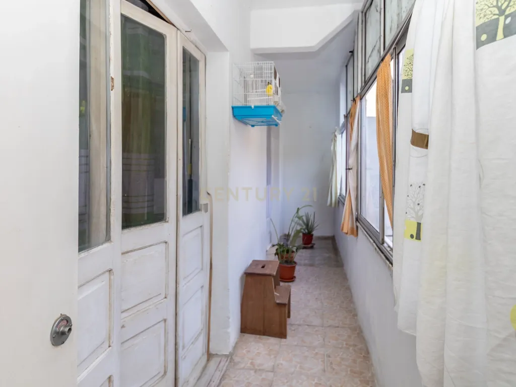 Apartamento T3 no Feijó com logradouro de 261 m2 - Image 11