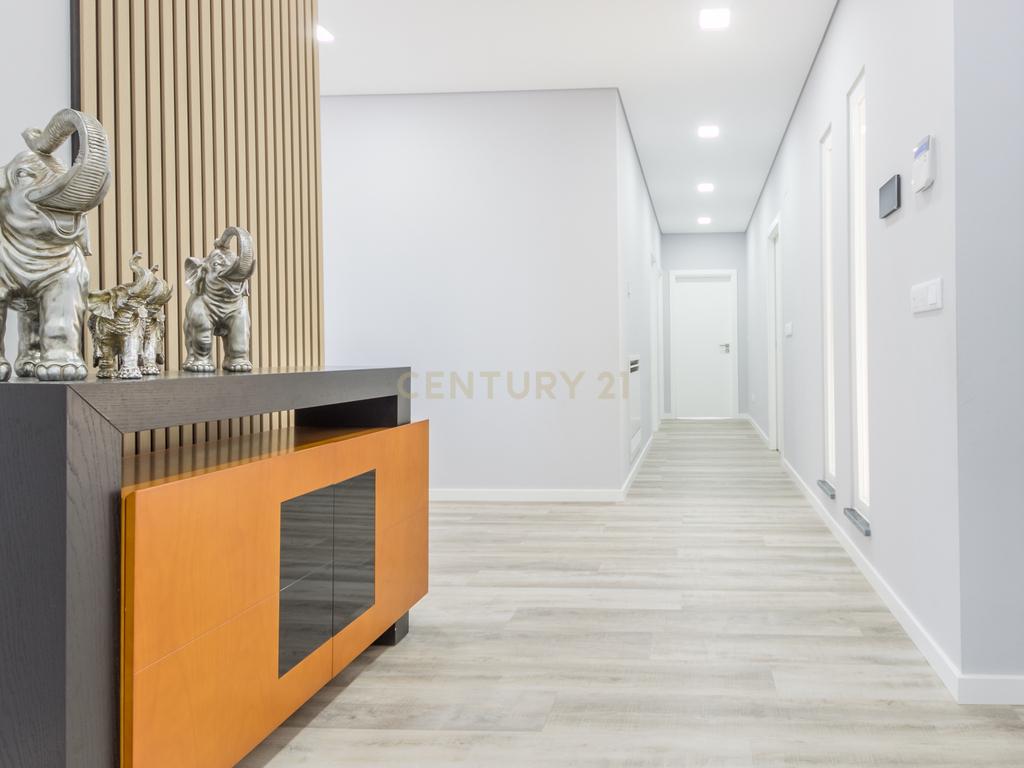 Vila Alegre / Fernão Ferro - Luxuosa moradia isolada térrea de 4 assoalhadas com arquitetura comtemporânea inserida em lote de 2775 m² - Image 14
