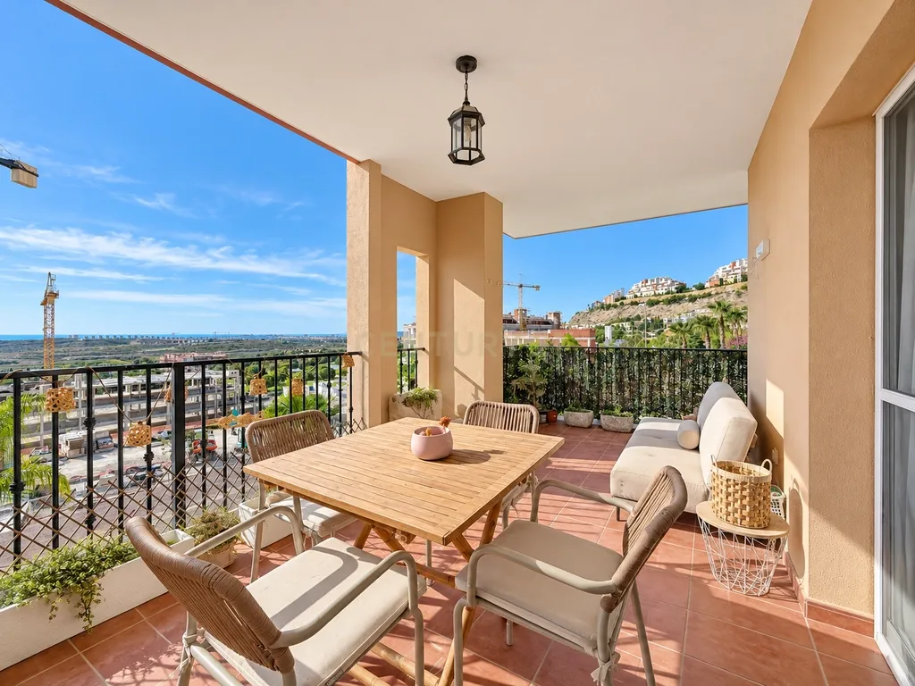 Apartamento totalmente renovado com terraço de 20 m² e piscina em Bonalba - Image 4