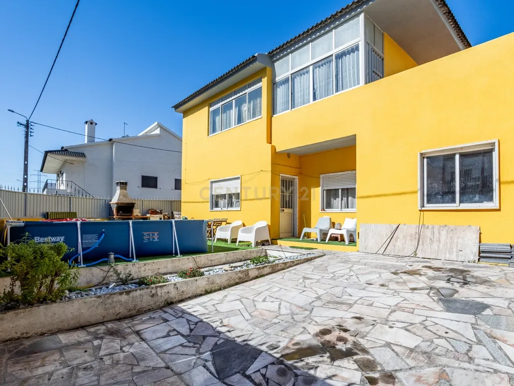 Moradia T4 | 278 m² de construção | Terraço 120 m² | Quintal 110 m² | Garagem 3 carros | Agualva-Cacém - Image 4