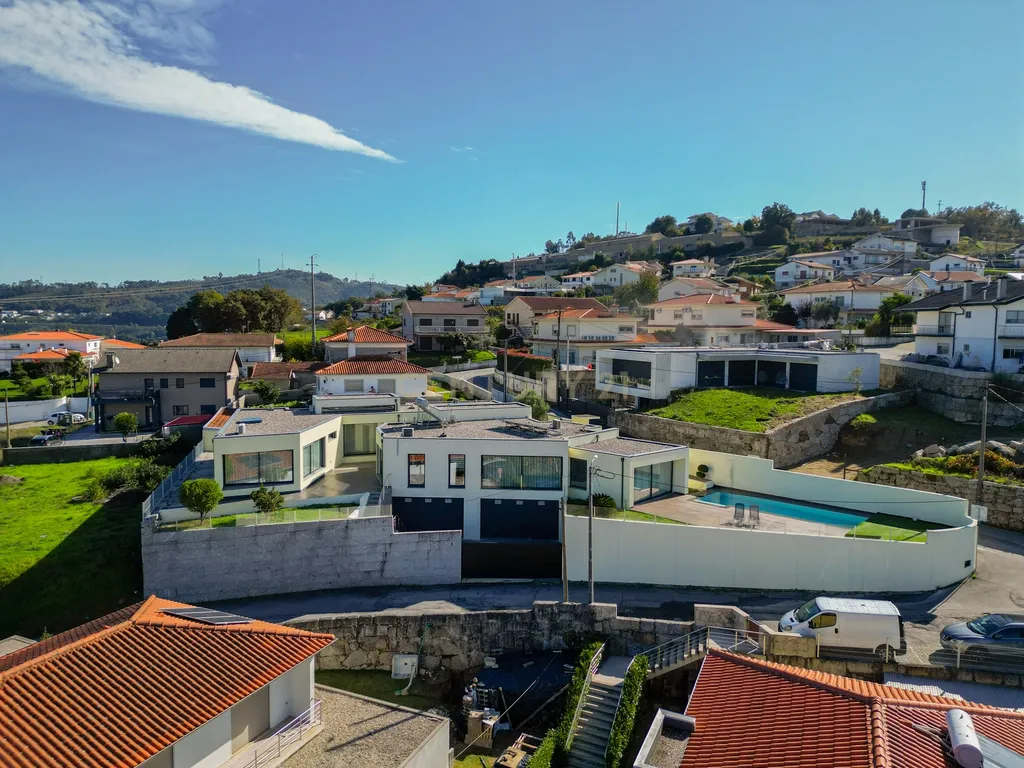 Moradia T3 Térrea com Piscina em Mesão Frio - Guimarães - Image 31