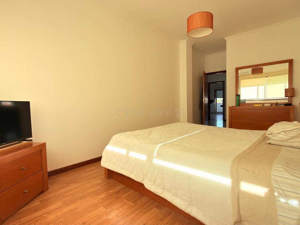 Apartamento T3 em Lousada com Garagem e Varandas - Image 11