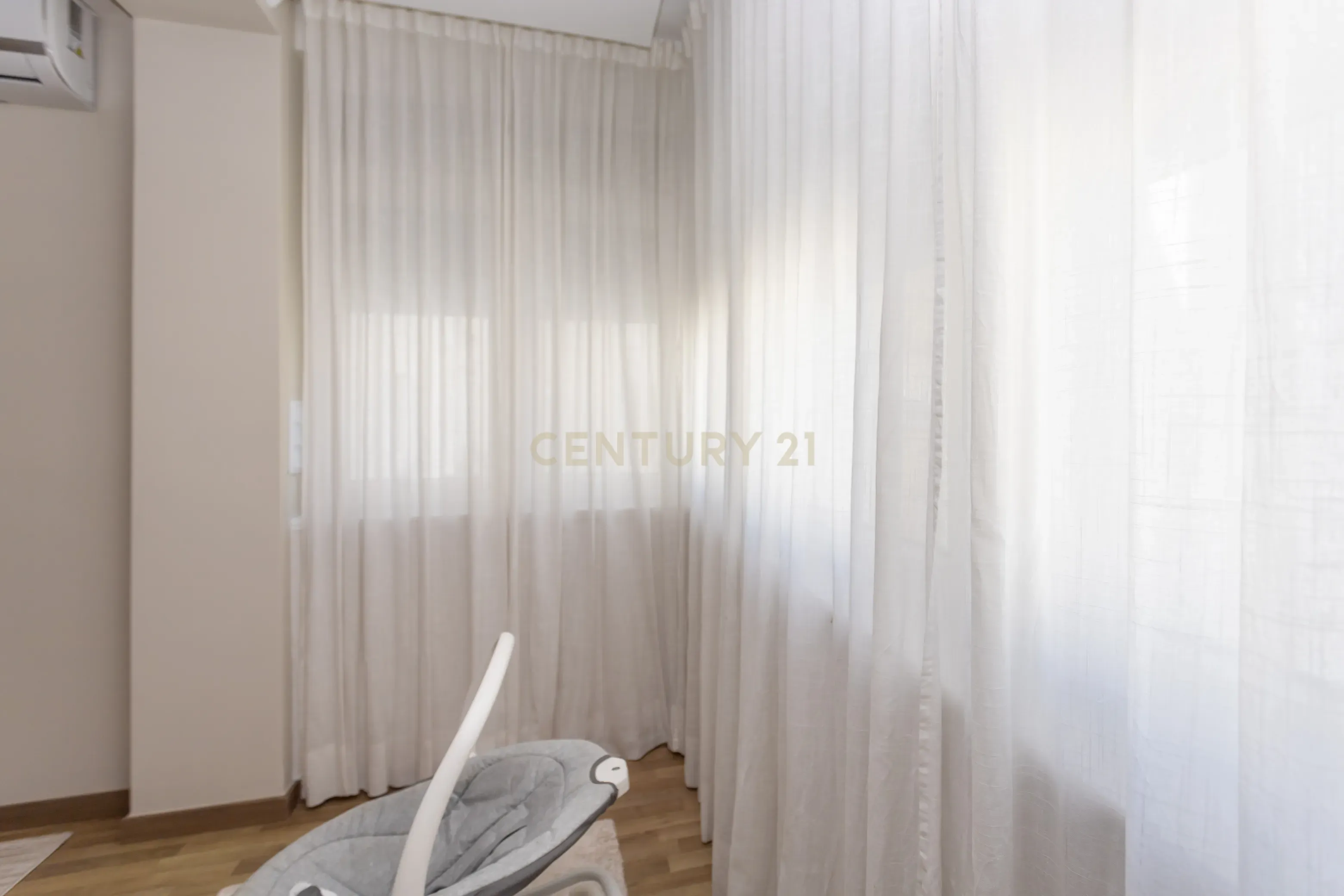 Fantástico T3 totalmente remodelado à venda em Corroios - Miratejo - Image 15