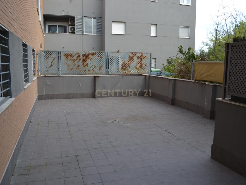 Moderna Moradia T3 em Cáceres com Vista e Acessibilidade - Image 1