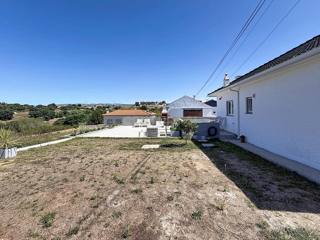 Moradia isolada com amplo terreno de 1.350 m², junto a Alcobaça - Image 26