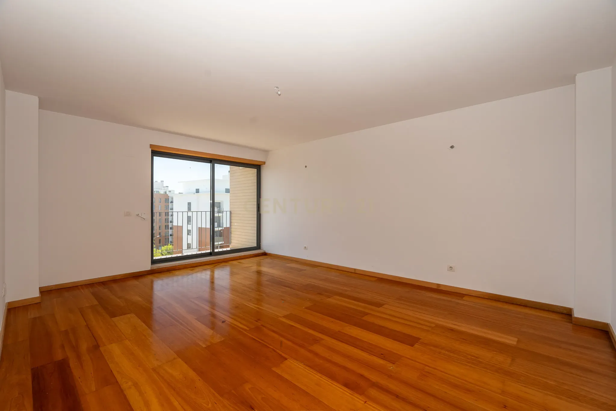 Excelente Apartamento T2 em Braço de Prata - Image 3