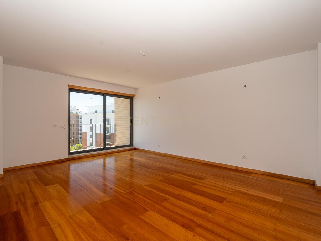 Excelente Apartamento T2 em Braço de Prata - Image 3