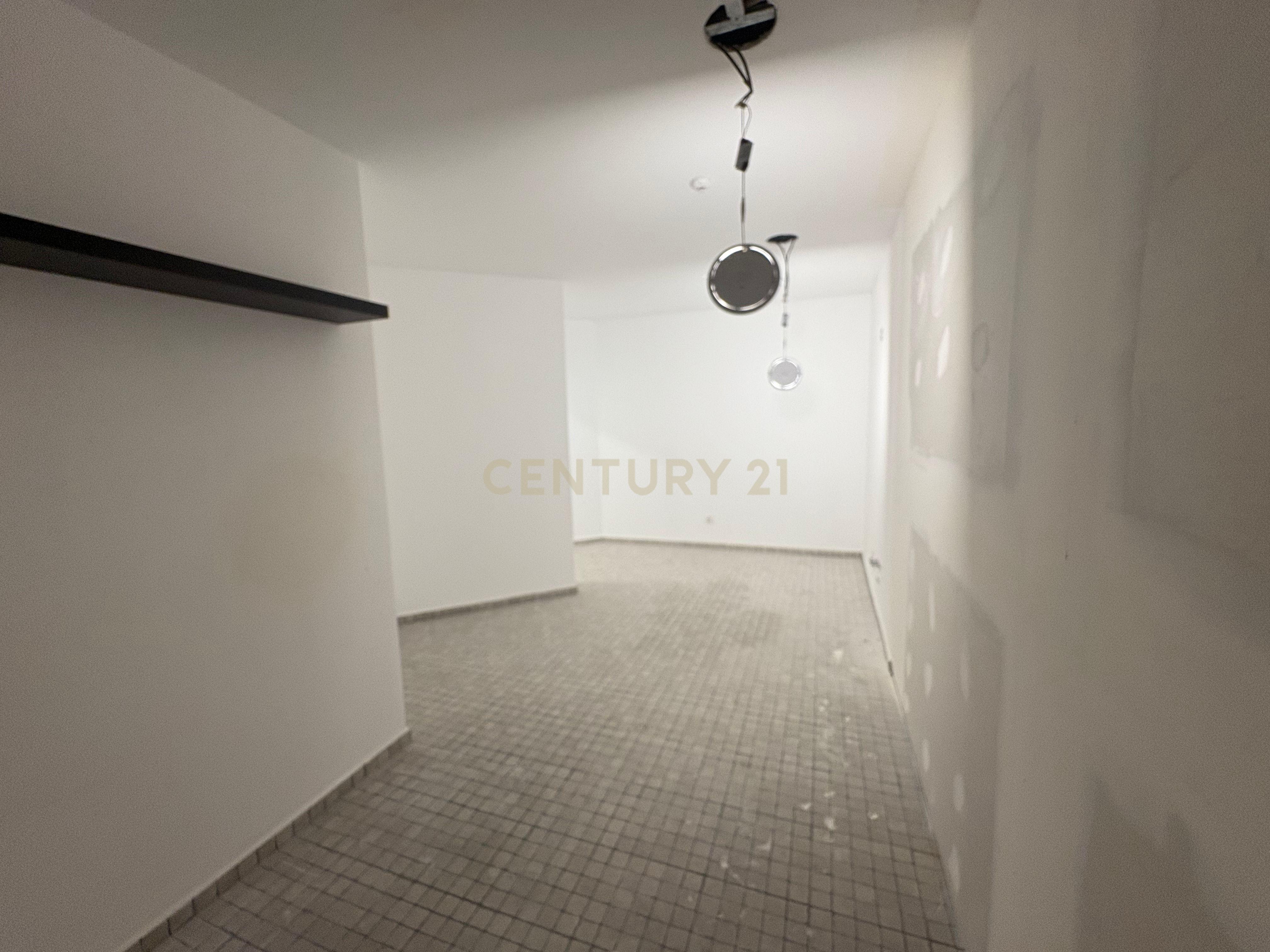 📍 Loja Remodelada no Centro Comercial Torre das Flores – Linda-a-Velha / Algés - Image 4