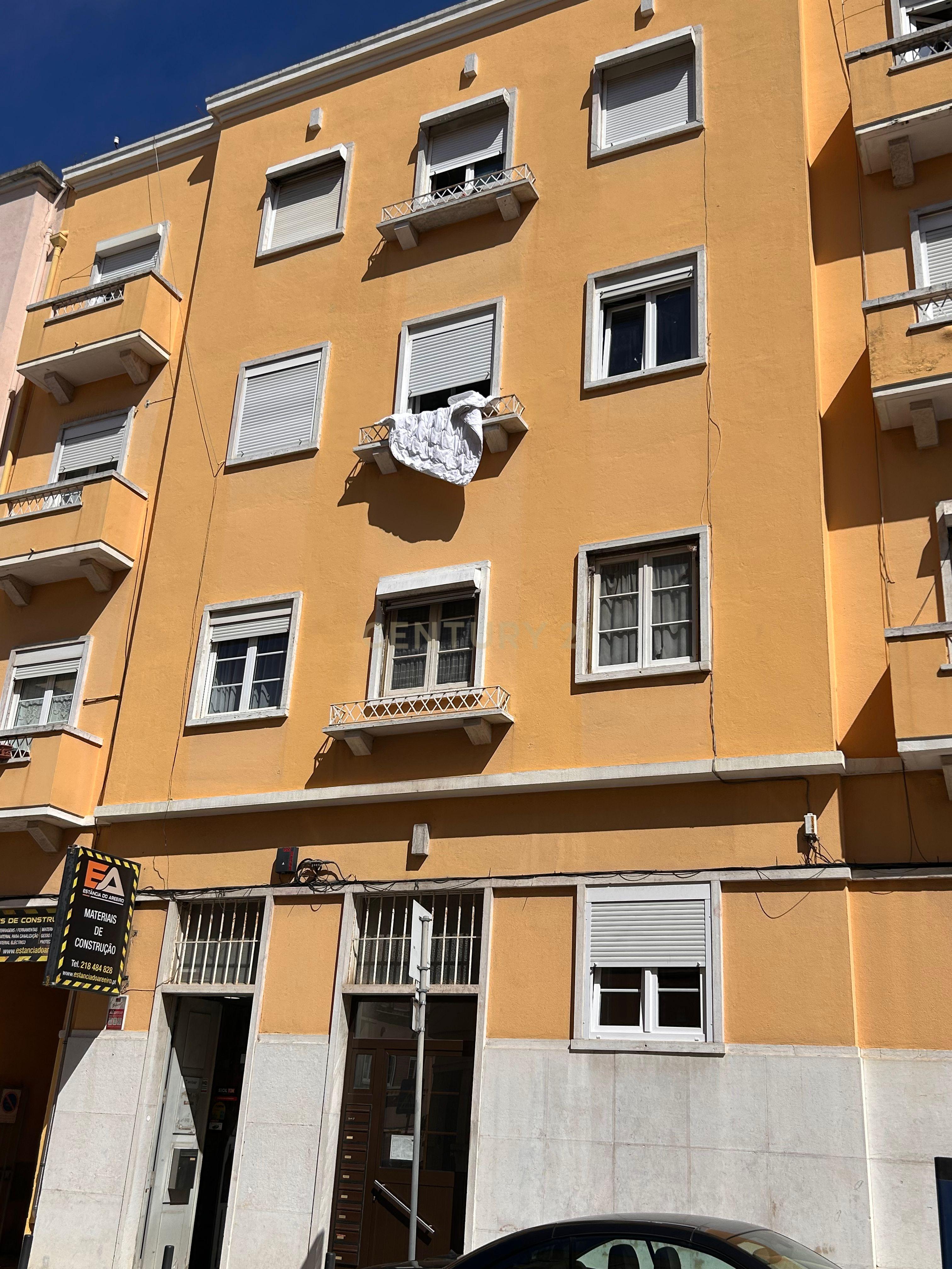 Apartamento T3+1  - Praça do Areeiro - Lisboa - Image 13