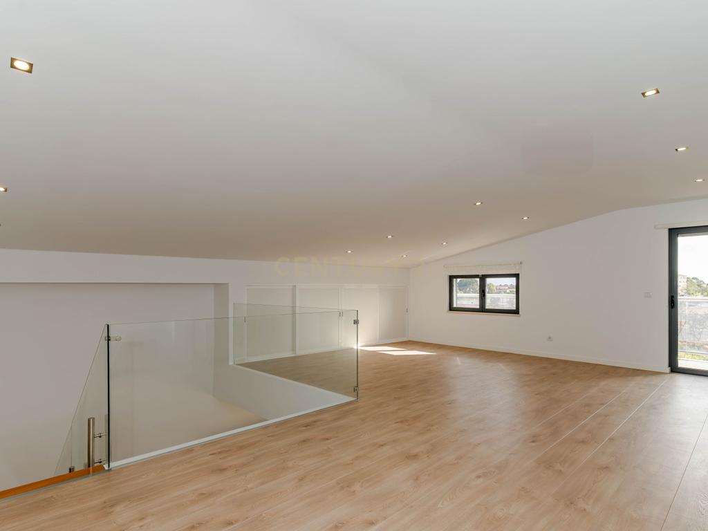 Duplex no Parque Luso em Corroios - Image 35
