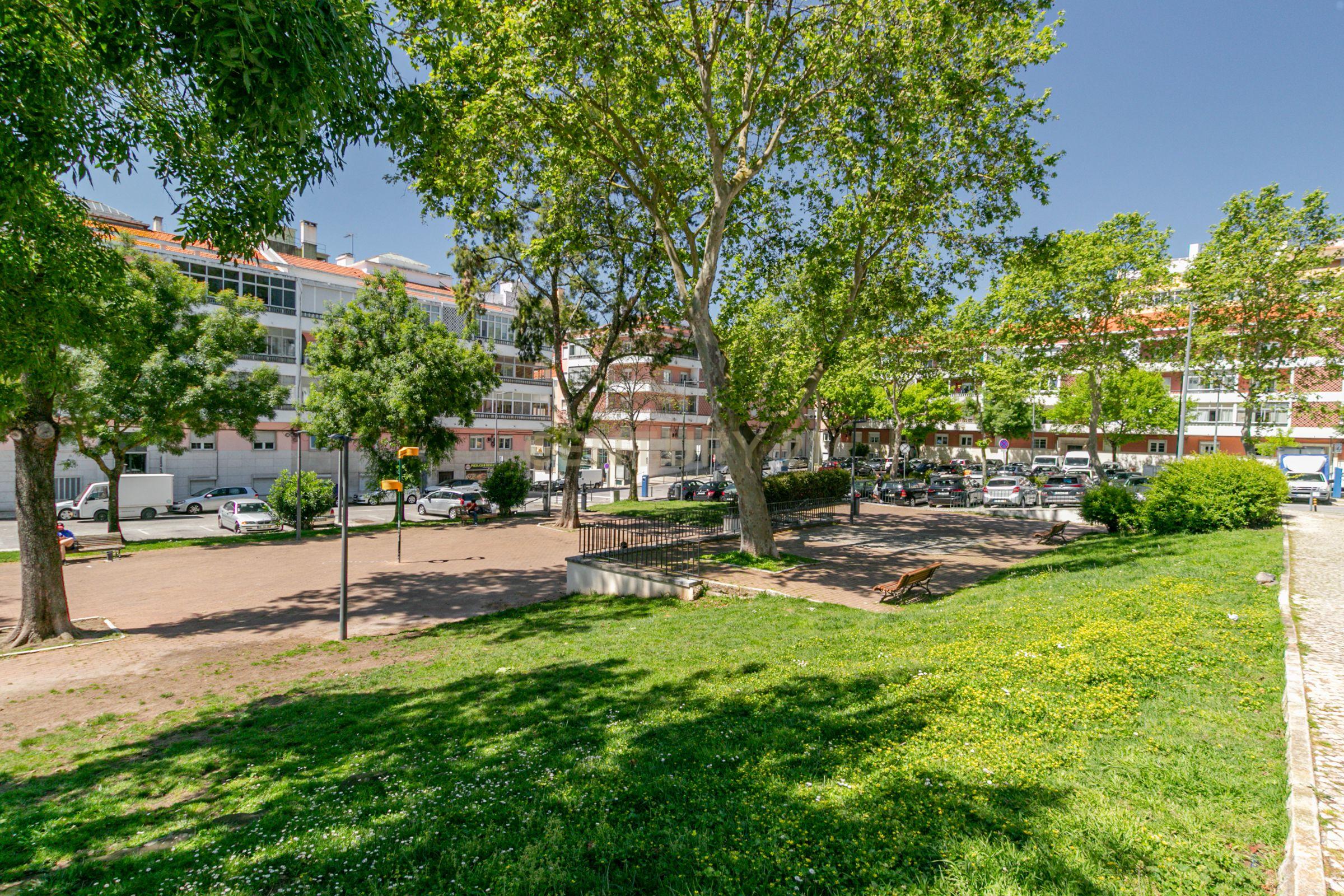 Apartamento T2 Remodelado em São Domingos de Benfica, Lisboa - Image 20