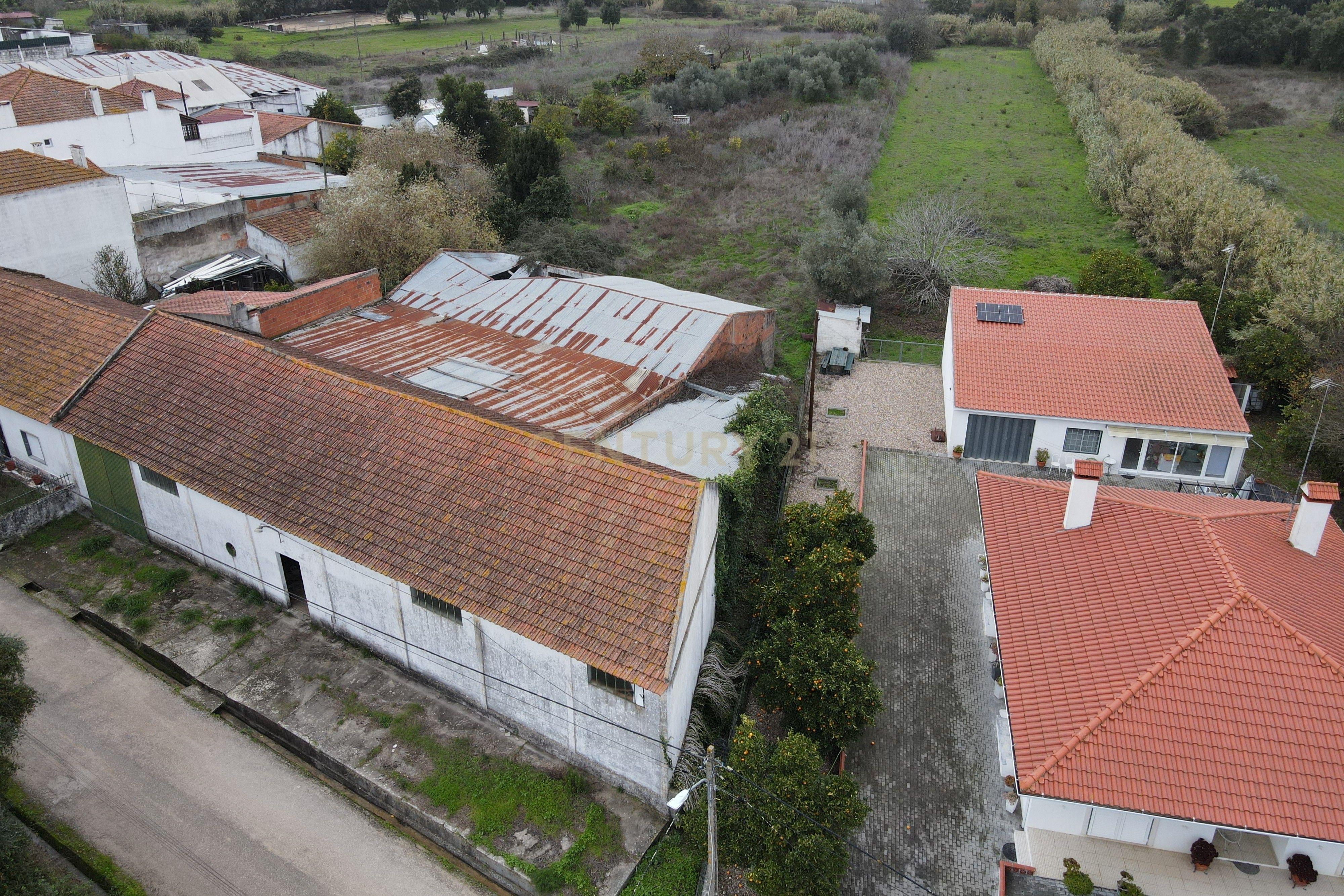 Fotografia 5 de Espaçoso Térreo com Garagem em Localização Privilegiada