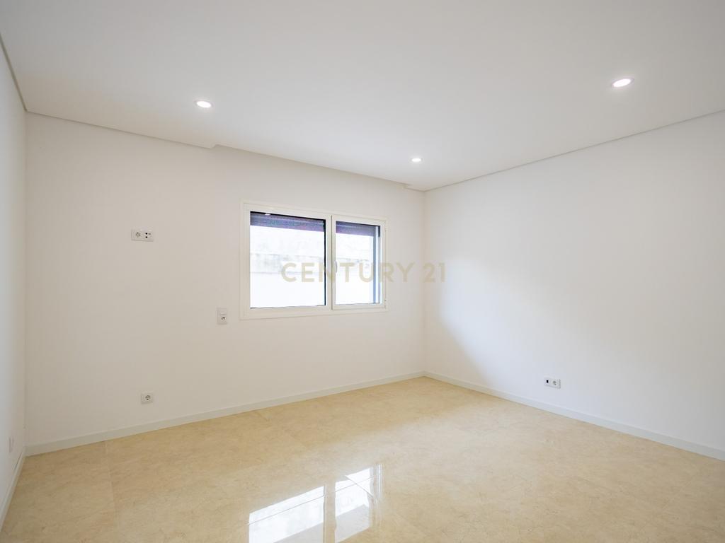 Moradia V3 Geminada em Recezinhos, Penafiel (Fração A) - Image 25