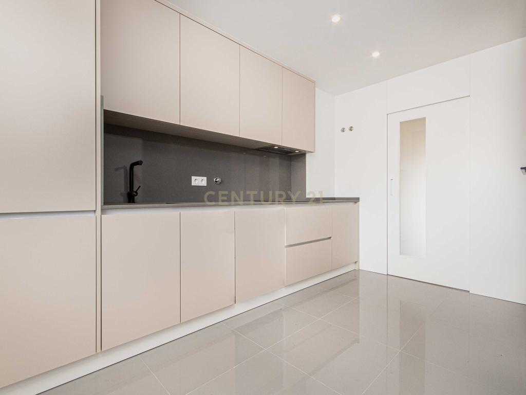 Apartamento Novo T2, com varandas, garagem e arrecadação em Mafra - Image 11