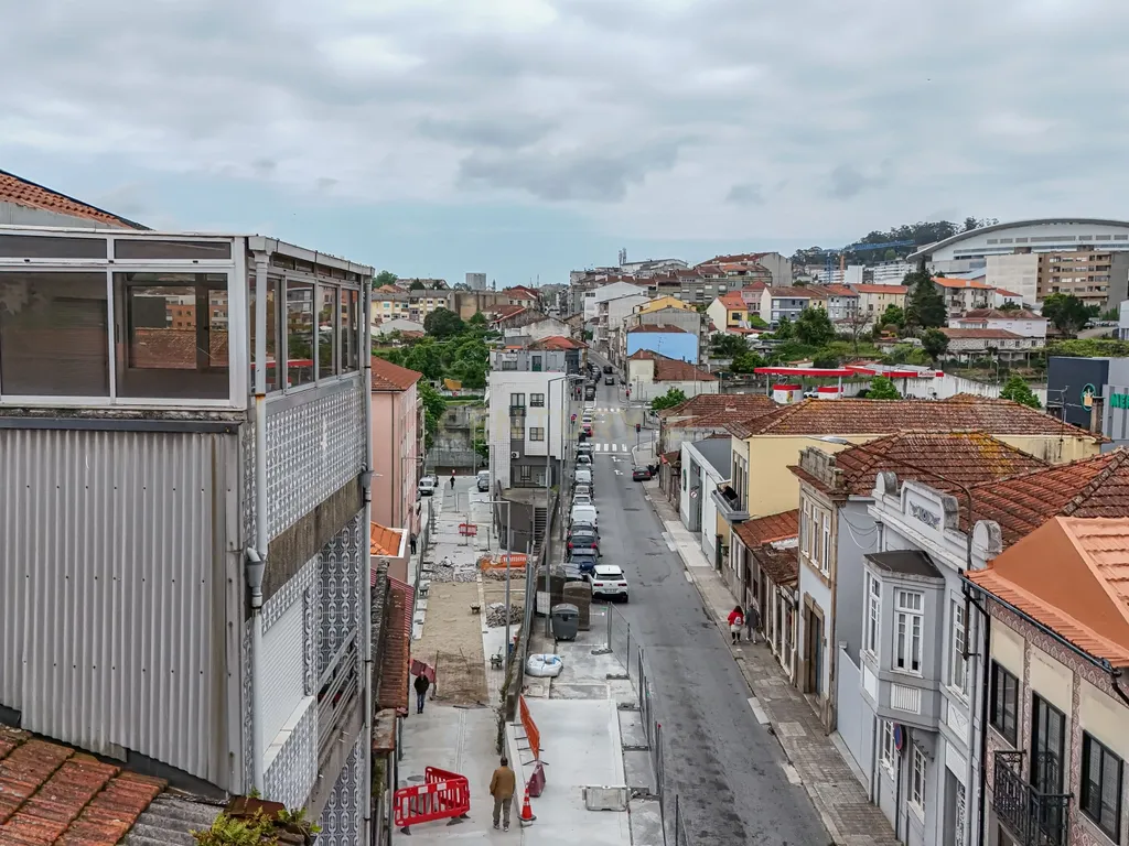 T2 Renovado com Vista Cidade – Rua de São Roque da Lameira, Campanhã - Image 22