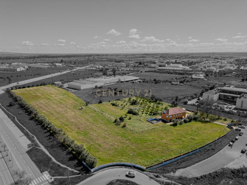 ÉVORA-PORTUGAL- Terreno em Local de Luxo,  Construível em Évora - 31.681m² -Oportunidade para SI e para ÉVORA! - Image 1
