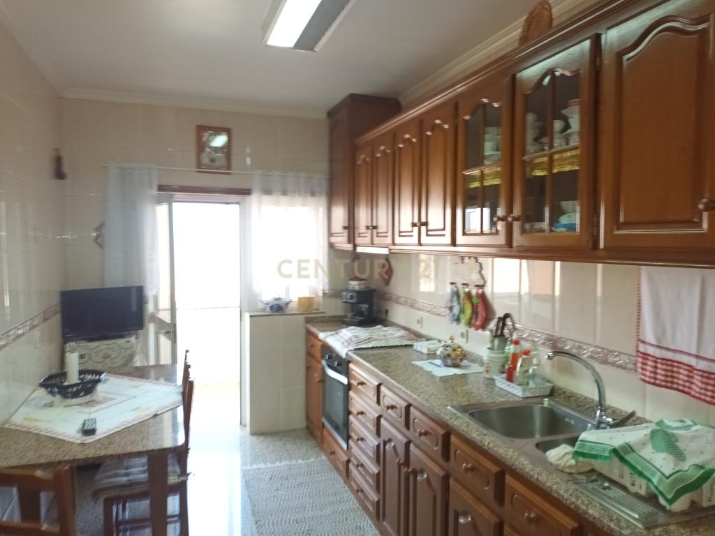 Vende-se apartamento T3 Duplex, zona das Antas, Porto - Image 9