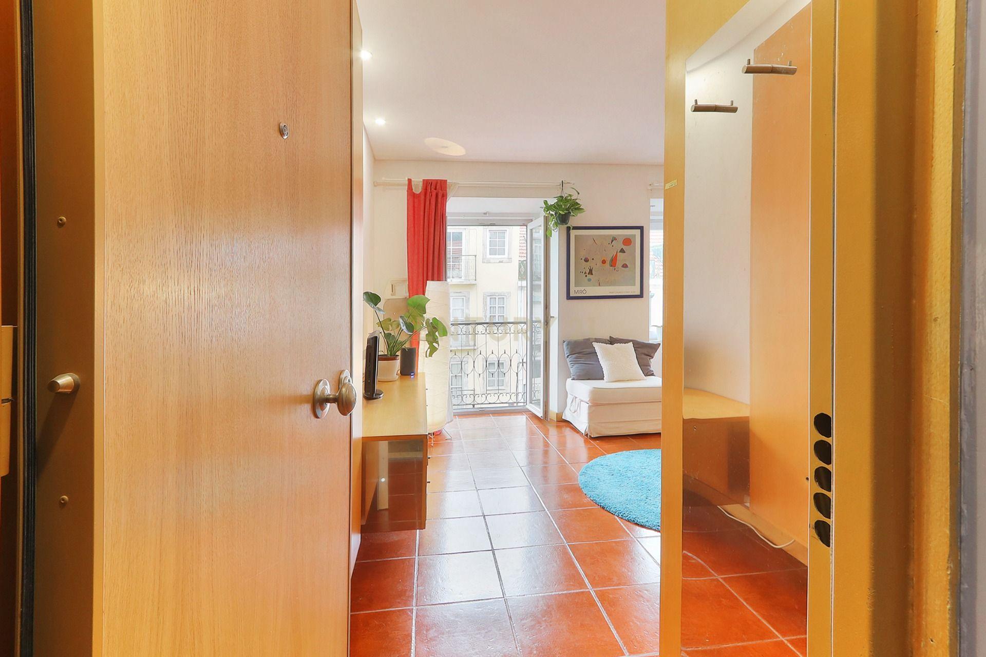 T1+1 Duplex na Rua de São Bento - Image 6