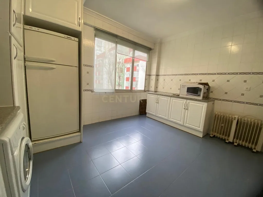 Apartamento T2 para Arrendamento - Image 10