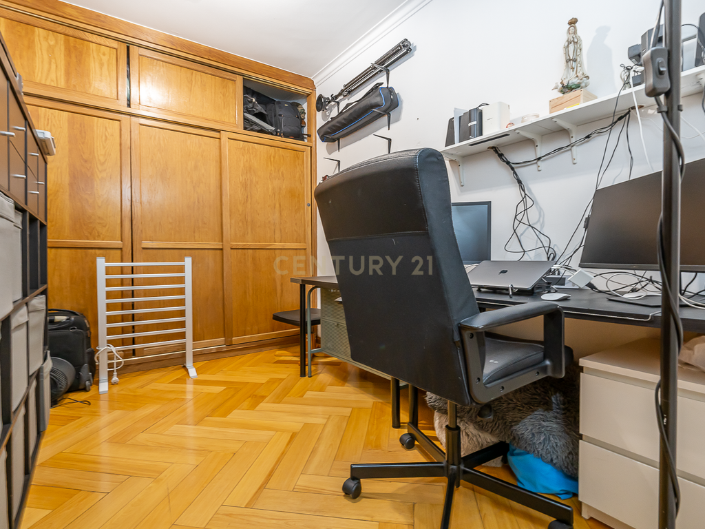 APARTAMENTO T2+1 COM TERRAÇO EM CAMPO DE OURIQUE - Image 9