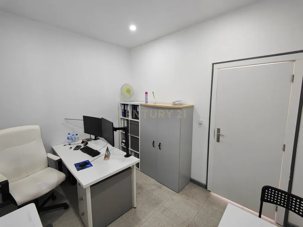 Loja em Alverca, arrendada por 700,00€ mês, com parqueamento e arrecadação - Image 9