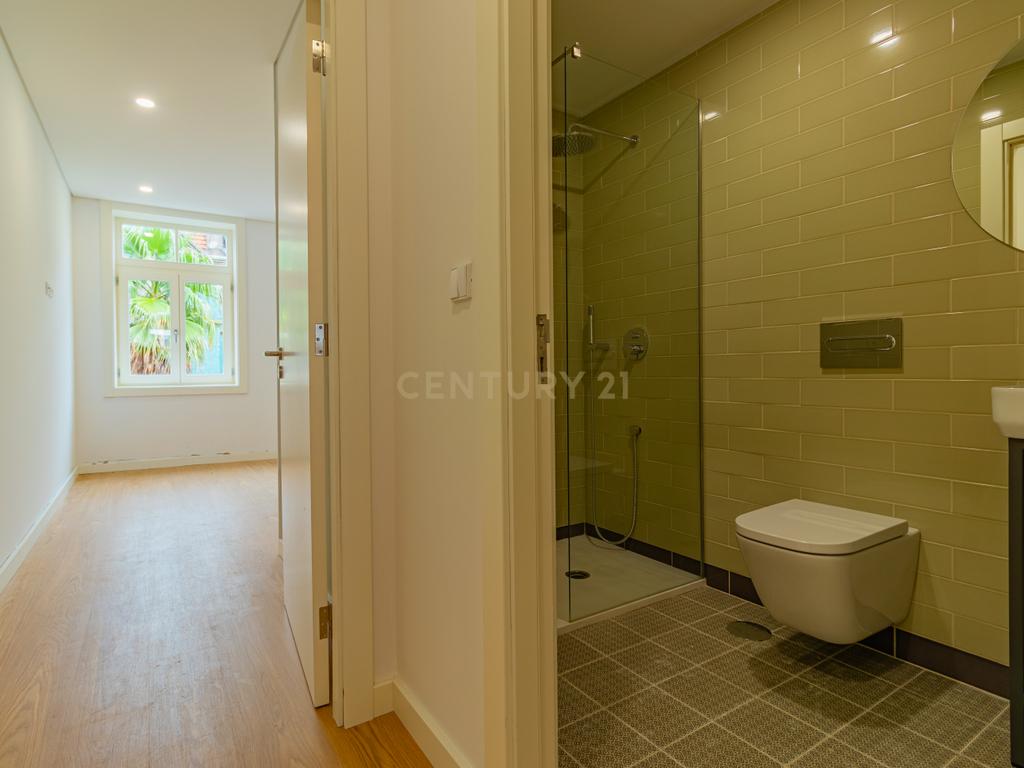 Apartamento T2 com Varanda  | Bonjardim | Porto - Image 8