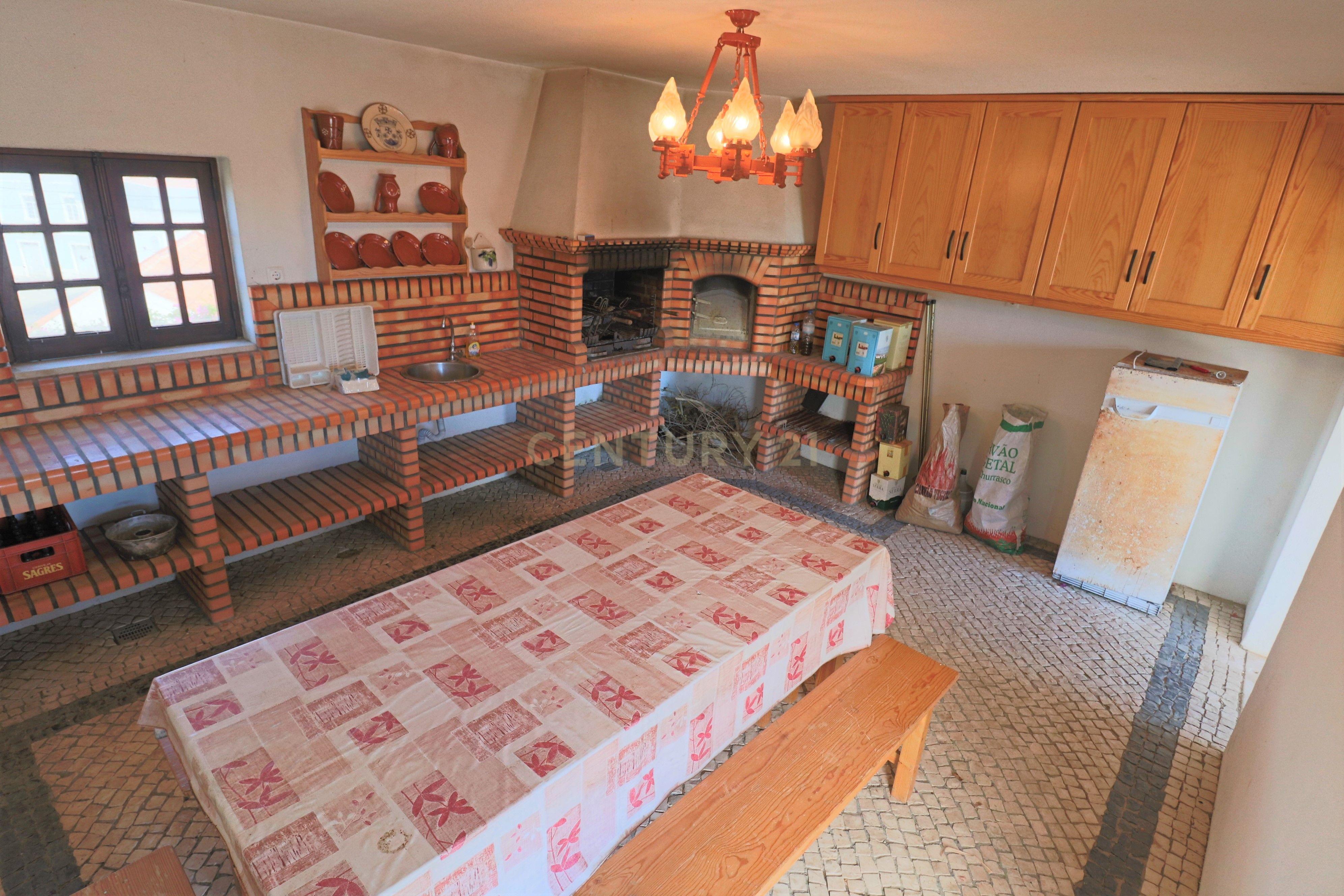 Fantástica Quintinha com 3 Casas de Habitação - Image 10